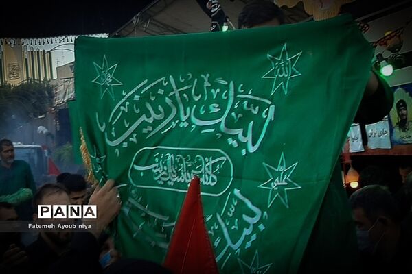 مراسم وداع با پیکر ۵ شهید مدافع حرم در میدان امام حسین(ع)