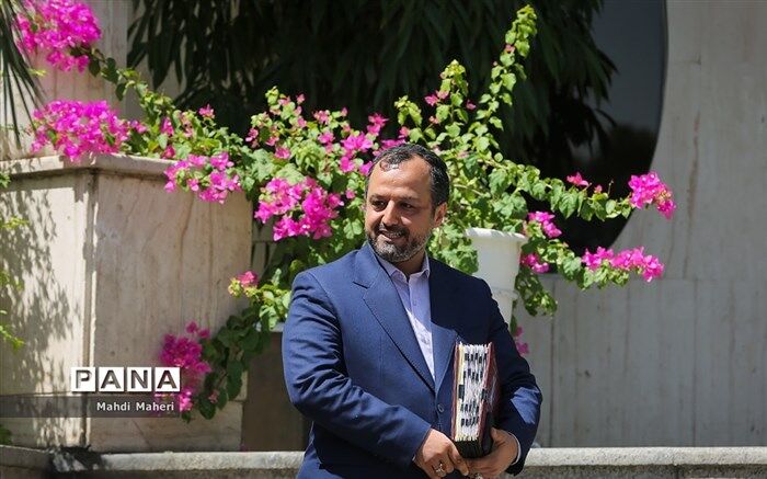 وزیر اقتصاد: روند اقتصادی رو به بهبود است