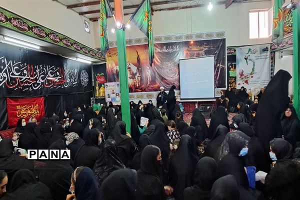 حضور دانش‌آموزان در مراسم عزای سرور و سالار شهیدان در جوادآباد