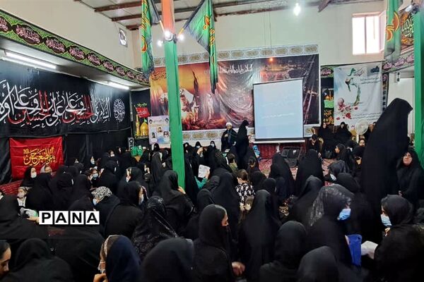 حضور دانش‌آموزان در مراسم عزای سرور و سالار شهیدان در جوادآباد