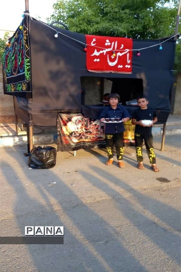 حضور دانش‌آموزان در مراسم عزای سرور و سالار شهیدان در جوادآباد