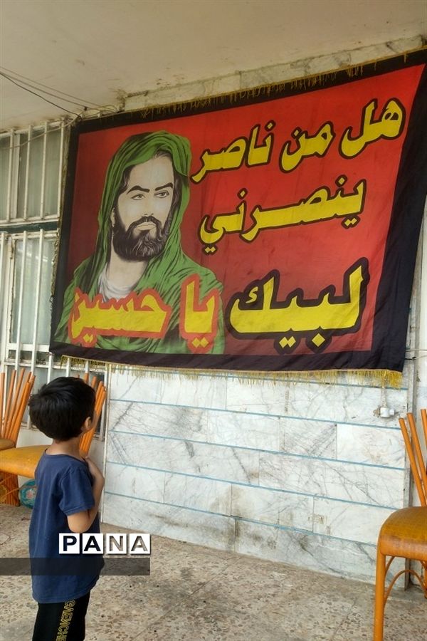 حضور دانش‌آموزان در مراسم عزای سرور و سالار شهیدان در جوادآباد