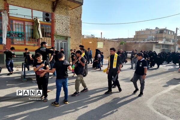 خدمت‌رسانی پیشتازان سازمان دانش‌آموزی در مراسم  تاسوعای حسینی