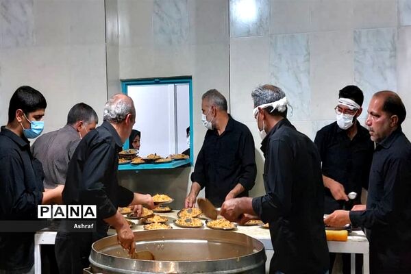 طبخ و توزیع ۶۰۰۰ پرس غذا به عزاداران حسینی در مجتمع بقیه‌الله شهر بافران