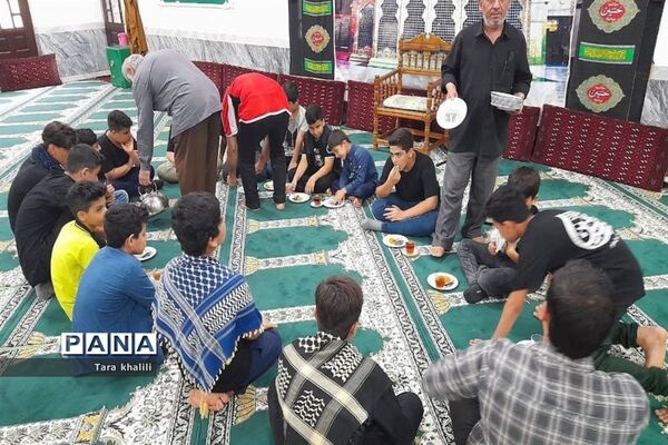 عزاداری نوجوان بهشهری در روز تاسوعای حسینی