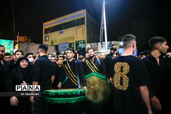 عزاداری شب عاشورا در محله دولت آباد
