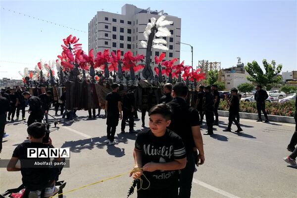 عزاداری روز عاشورا هیات جوانان نوغان در مشهد