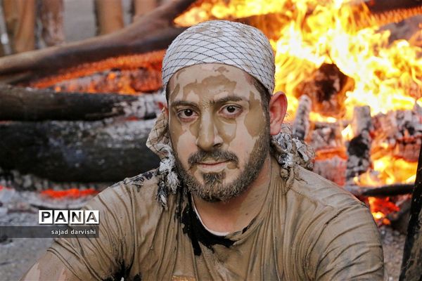 آیین گل مالی به مناسبت عاشورای حسینی در لرستان