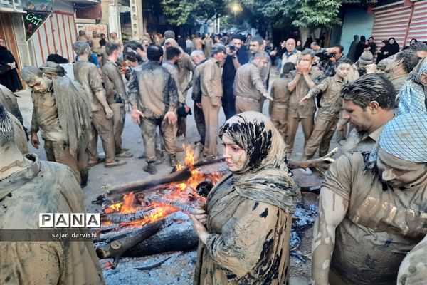 آیین گل مالی به مناسبت عاشورای حسینی در لرستان