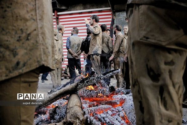 آیین گل مالی به مناسبت عاشورای حسینی در لرستان