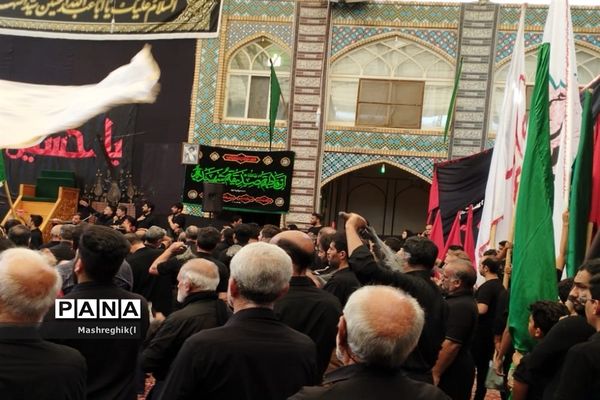 مراسم سنتی آیینی نخل‌گردانی در ظهر عاشورا هیأت زینبیه کاشان