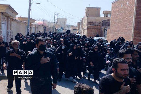 مراسم سنتی آیینی نخل‌گردانی در ظهر عاشورا هیأت زینبیه کاشان