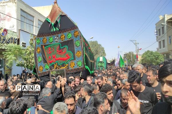آیین نخل گردانی در شهر بادرود