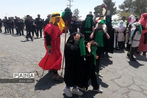 اجتماع عزاداران حسینی در ظهر عاشورا در شهرستان بردسکن کاشمر