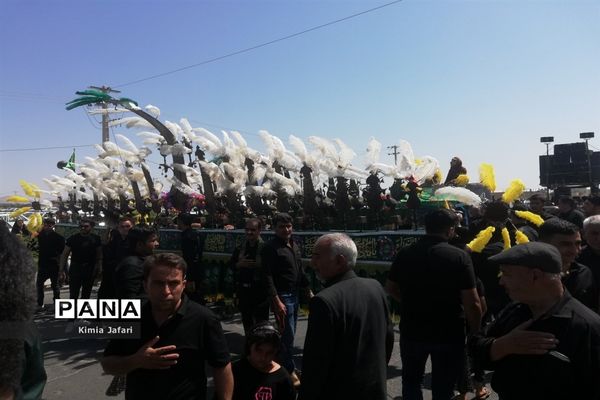 اجتماع عزاداران حسینی در ظهر عاشورا در شهرستان بردسکن کاشمر