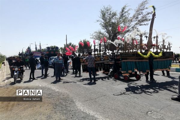 اجتماع عزاداران حسینی در ظهر عاشورا در شهرستان بردسکن کاشمر