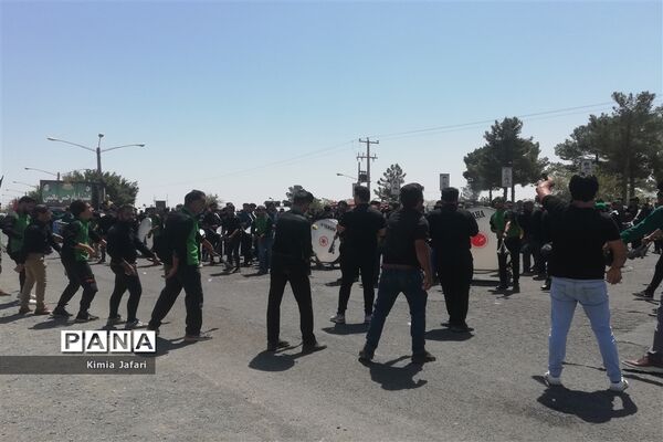 اجتماع عزاداران حسینی در ظهر عاشورا در شهرستان بردسکن کاشمر