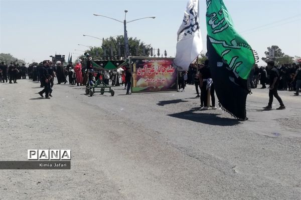 اجتماع عزاداران حسینی در ظهر عاشورا در شهرستان بردسکن کاشمر