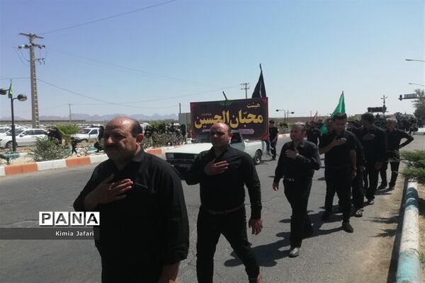 اجتماع عزاداران حسینی در ظهر عاشورا در شهرستان بردسکن کاشمر