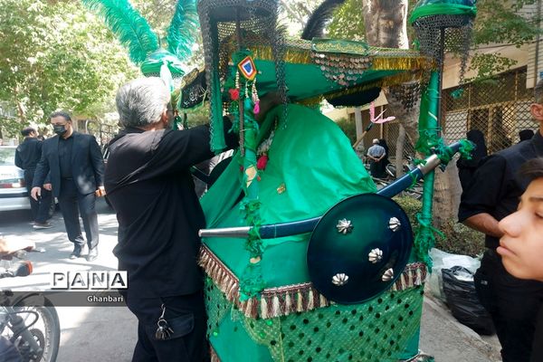 مراسم عاشورای حسینی در انگورستان ملک اصفهان