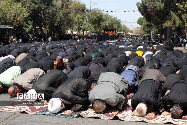 مراسم عزاداری و نماز ظهرعاشورا درقزوین