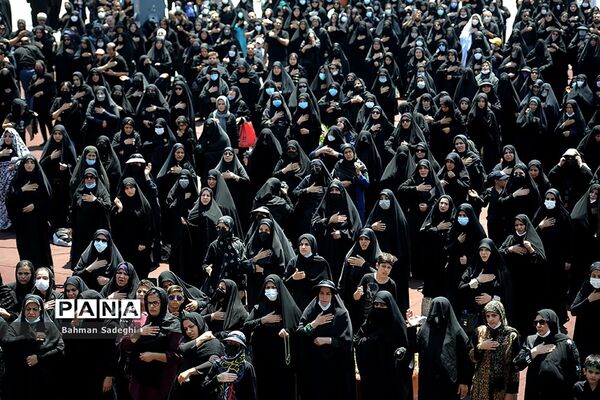 مراسم عزاداری روز عاشورا در میدان امام حسین(ع)