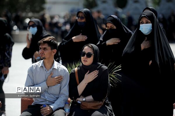 مراسم عزاداری روز عاشورا در میدان امام حسین(ع)