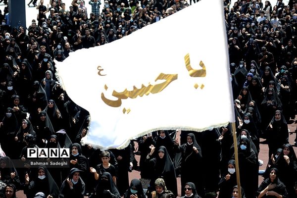 مراسم عزاداری روز عاشورا در میدان امام حسین(ع)