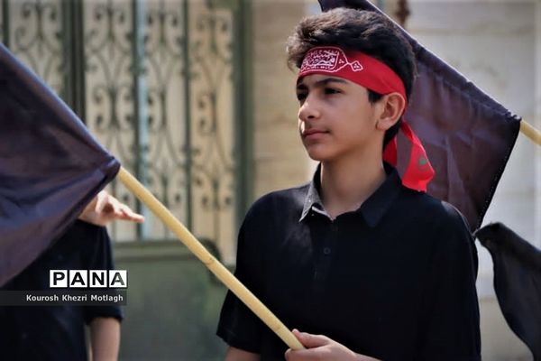 حضور پرشور دانش‌آموزان در عزاداری‌های دهه اول محرم در کازرون
