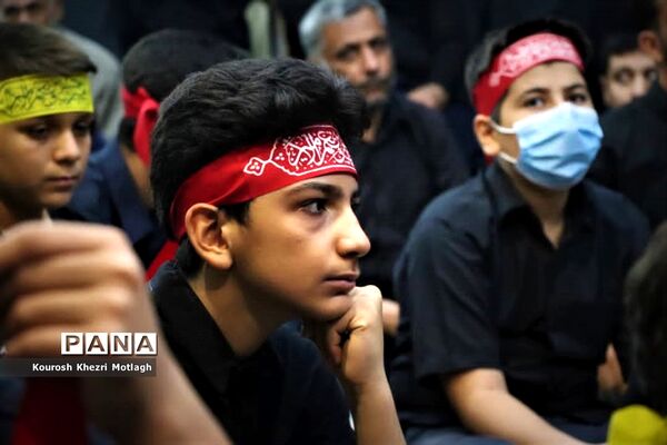 حضور پرشور دانش‌آموزان در عزاداری‌های دهه اول محرم در کازرون