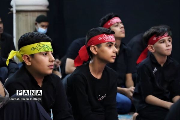 حضور پرشور دانش‌آموزان در عزاداری‌های دهه اول محرم در کازرون