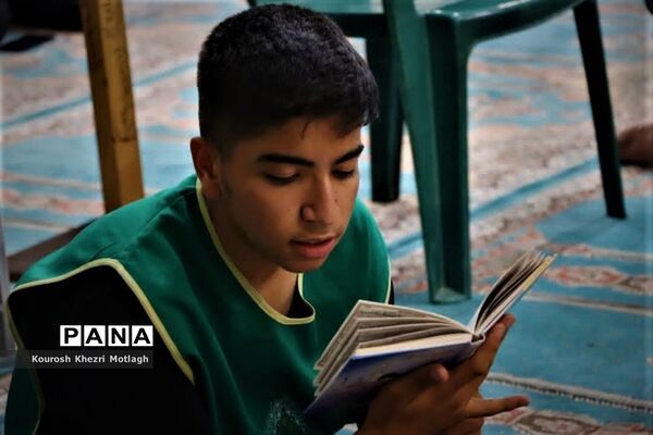 حضور پرشور دانش‌آموزان در عزاداری‌های دهه اول محرم در کازرون