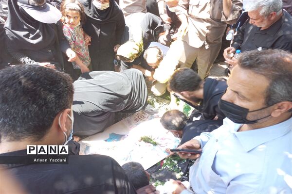 خاکسپاری پیکر مطهر سردار بی‌سر شهید اسکندری در شیراز