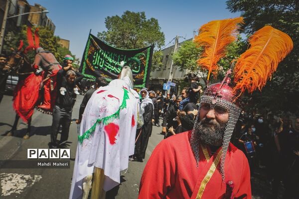 عزاداران حسینی در ظهر عاشورا