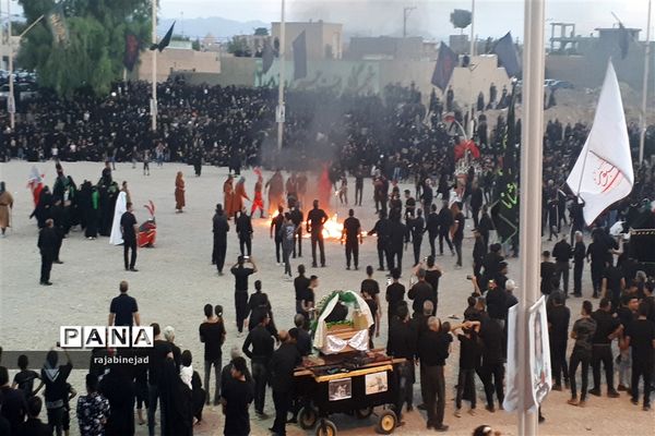 مراسم خیمه‌سوزان روز عاشورای حسینی درابرکوه