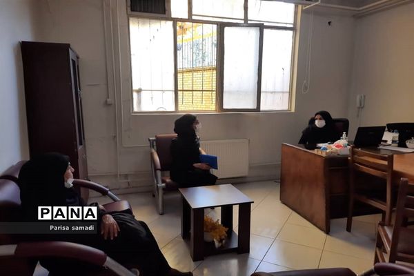 بازدید معاون پرورشی و تربیت‌بدنی منطقه ۱۳ از پایگاه‌های مشاوره کنکور ۱۴۰۱