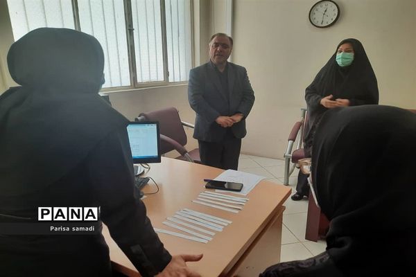 بازدید معاون پرورشی و تربیت‌بدنی منطقه ۱۳ از پایگاه‌های مشاوره کنکور ۱۴۰۱