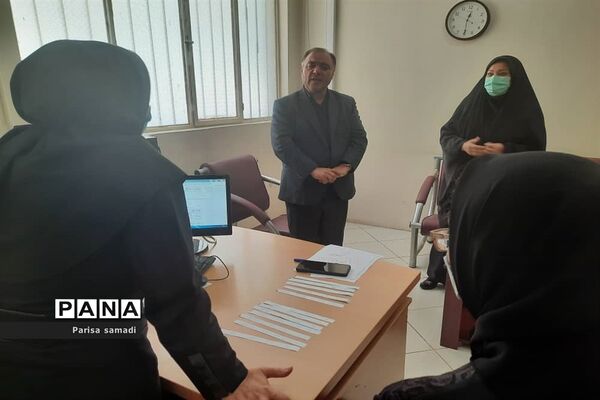 بازدید معاون پرورشی و تربیت‌بدنی منطقه ۱۳ از پایگاه‌های مشاوره کنکور ۱۴۰۱