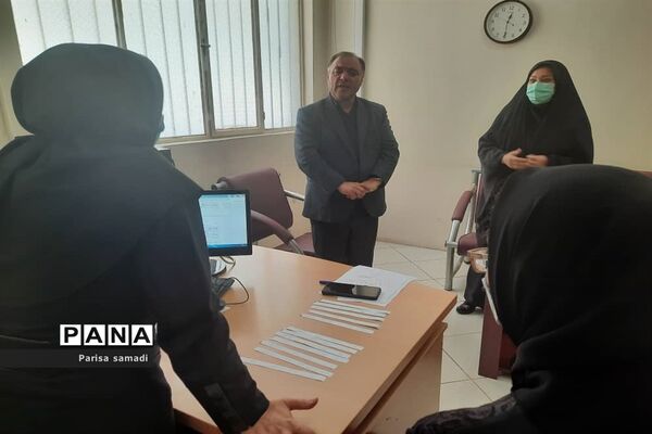 بازدید معاون پرورشی و تربیت‌بدنی منطقه ۱۳ از پایگاه‌های مشاوره کنکور ۱۴۰۱