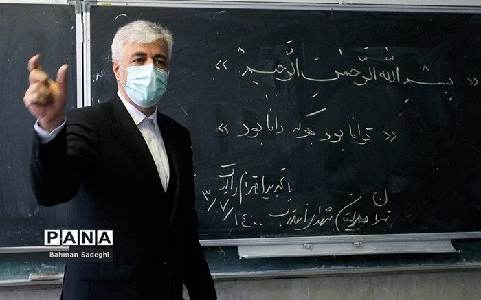واگذاری ۵۱ درصد سهام استقلال و پرسپولیس تا پاییز ۱۴۰۱