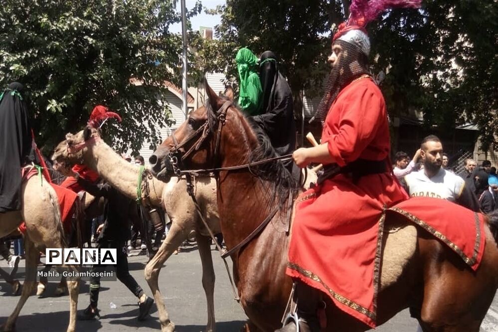 عزاداری مردم در روز سوم سید الشهدا در بازار بزرگ تهران