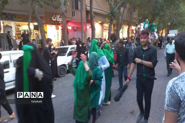 مراسم نمادین عزاداری  قافله  اسرای کربلا بنی فاطمه در اصفهان
