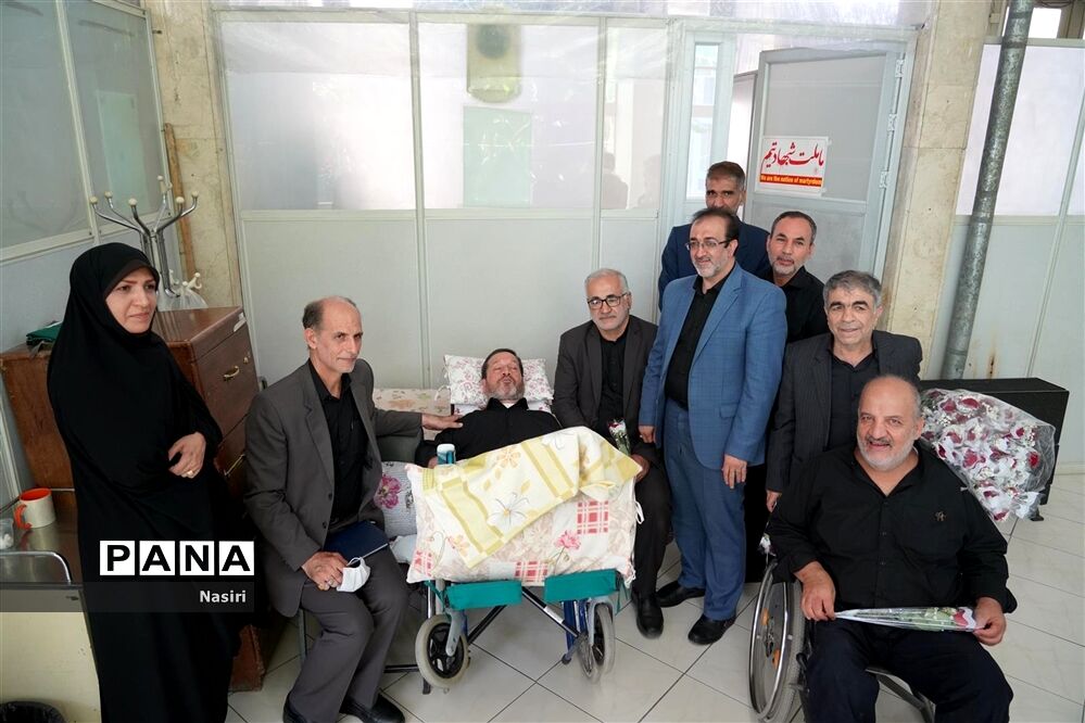 دیدار مدیرکل آموزش و پرورش اصفهان از جانبازان هشت سال دفاع مقدس در آسایشگاه شهید مطهری