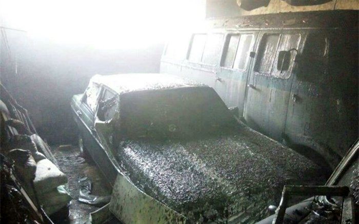 حریق ساختمان مسکونی در تهران؛ 4 خودرو در آتش سوخت