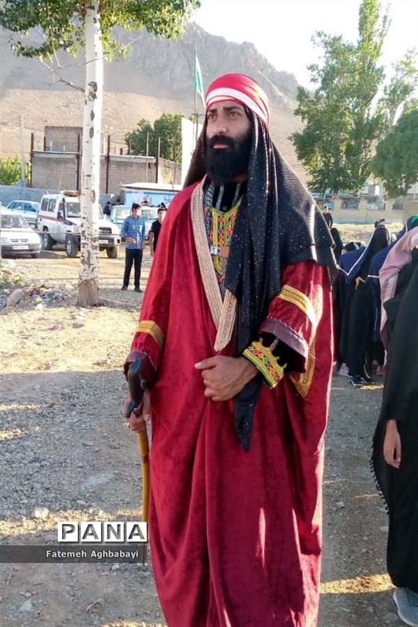 برگزاری نمایش آیینی «یک بیابان بی‌کسی» و حرکت نمادین قافله امام حسین (ع) در شهرستان بن