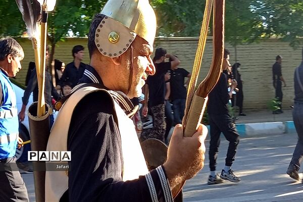 حرکت کاروان نمادین اسرای کربلا  از کوفه به شام در خیابان‌های شهر فلاورجان