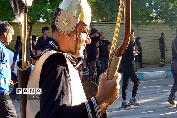 حرکت کاروان نمادین اسرای کربلا  از کوفه به شام در خیابان‌های شهر فلاورجان