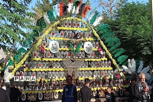 حرکت کاروان نمادین اسرای کربلا  از کوفه به شام در خیابان‌های شهر فلاورجان