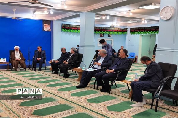 دیدار وزیر اقتصاد با نماینده ولی فقیه