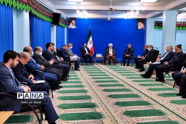 دیدار وزیر اقتصاد با نماینده ولی فقیه